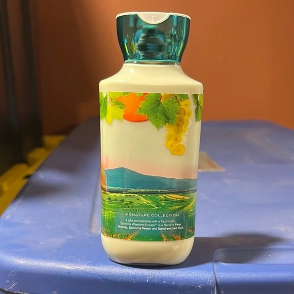 Bath & Body Works Sonoma Weekend Escape Lotion - Green, White, Orange - Picture 2 of 3